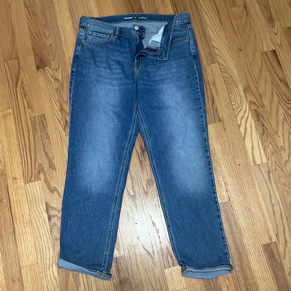 Mid rise boyfriend jean.